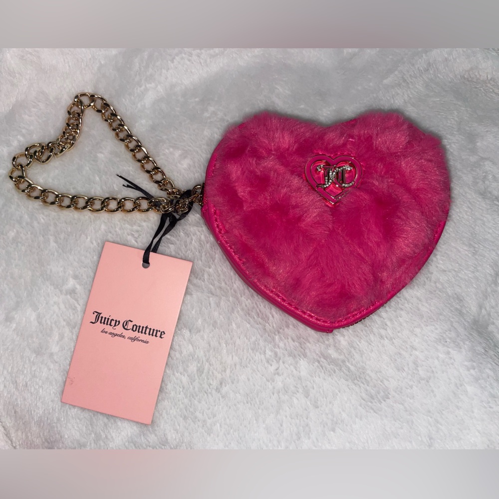 Juicy Couture Pink Flash
Get Cozy Heart Wallet